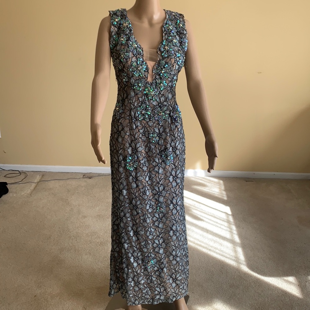 Beautiful wedding gown. Sequence. Worn only once